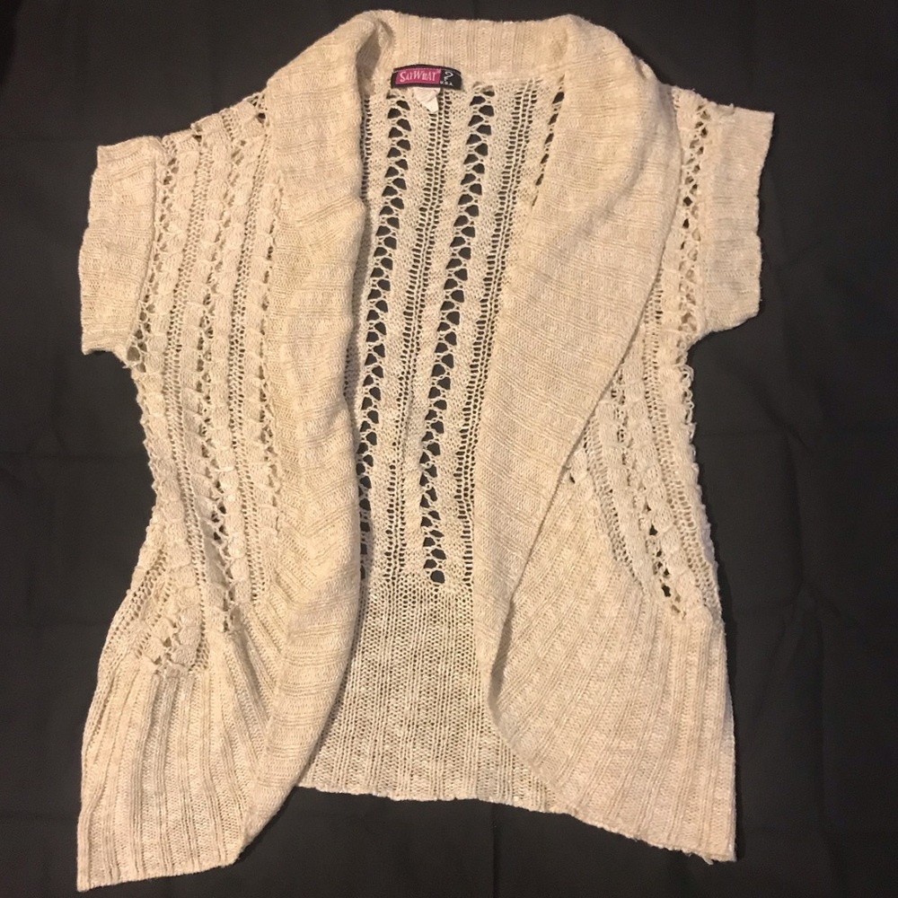 💕 3/$6 Short sleeved sweater